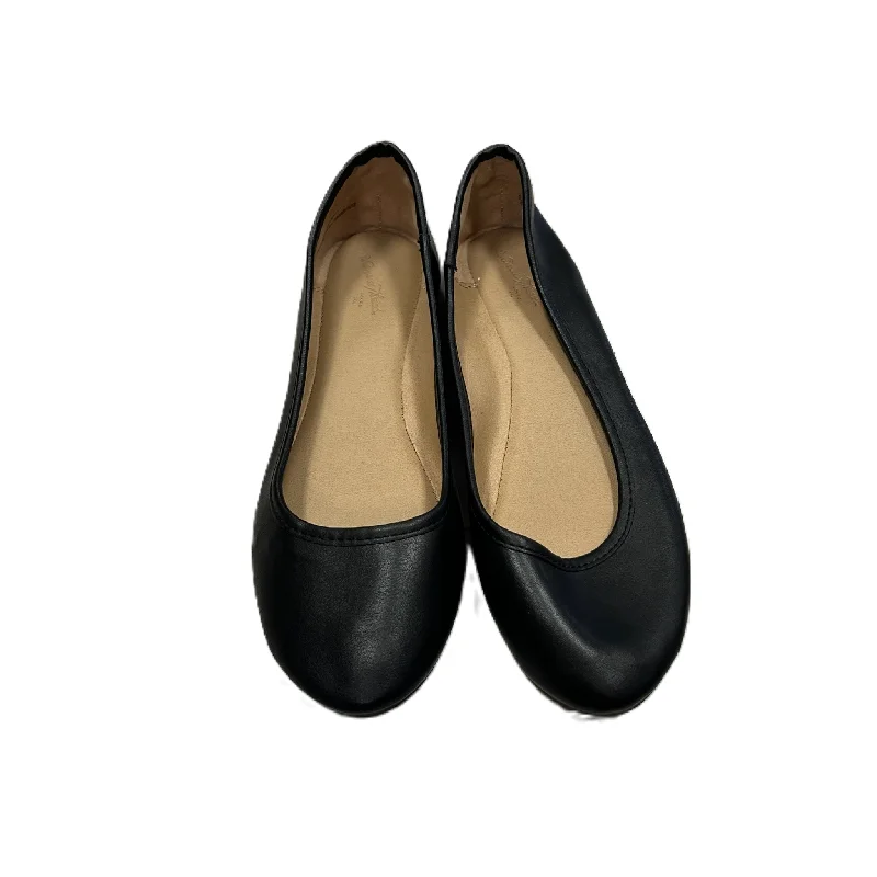 Flats with vivid heel trims -Shoes Flats By Universal Thread In Black, Size: 8