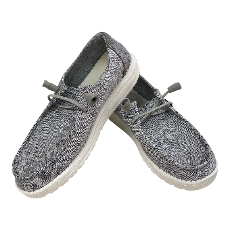 Flats for trendy frost vibes -Shoes Flats By Hey Dude In Grey, Size: 8