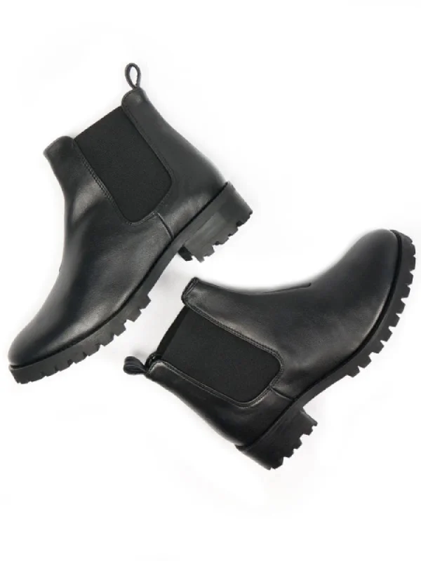 Boots with vivid ridge piles -Deep Tread Chelsea Boots