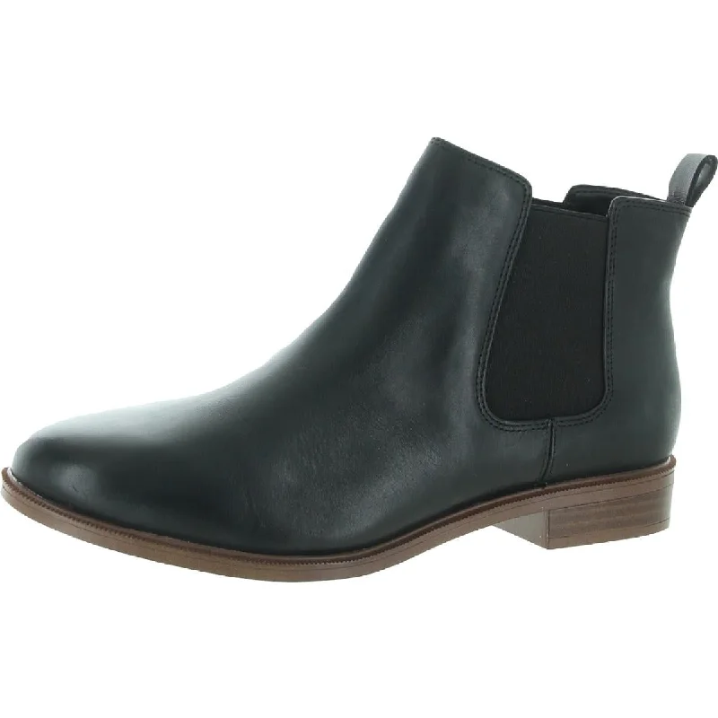 Boots for wee trail sizes -Clarks Womens Taylor Shine Leather Almond Toe Chelsea Boots