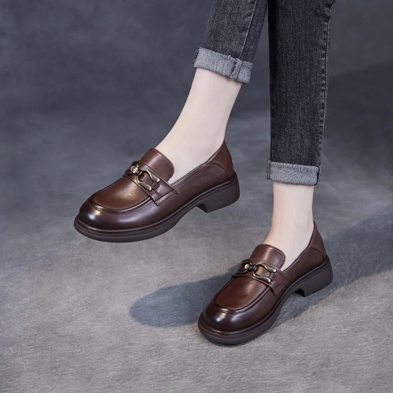 Trendy loafers for modern evening comfort-Women Retro Solid Soft Leather Casual Loafers