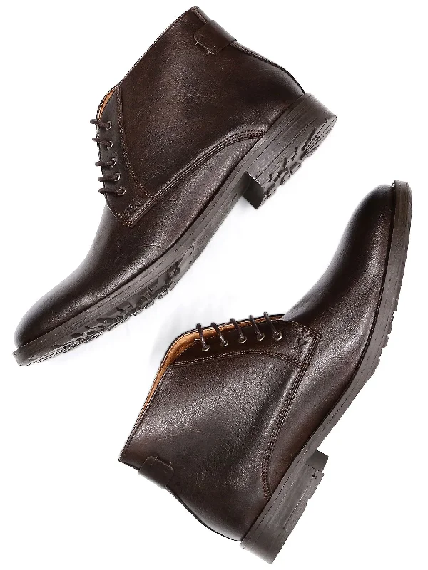 Boots with puffy ridge beds -Chukka Boots