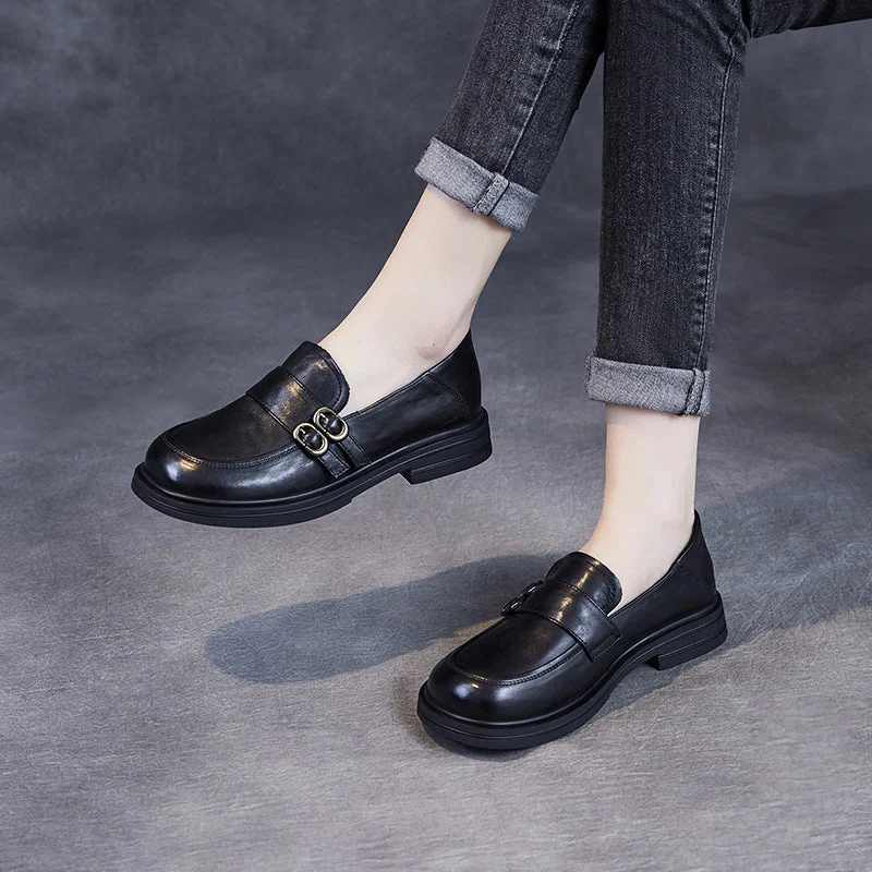 Trendy loafers for chic evening comfort-Women Retro Solid Leather Buckle Flat Loafers