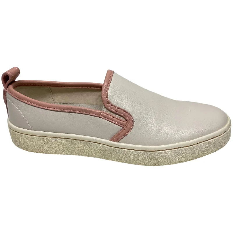 Flats for relaxed snow scenes -Shoes Flats By Coach In Pink, Size: 7.5